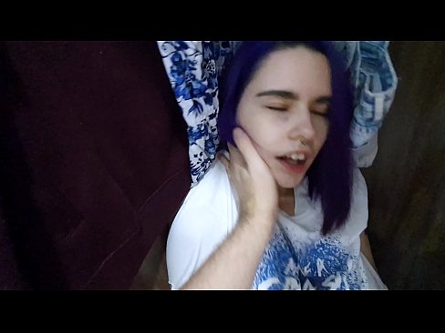 ❤️ Leidsin oma õe kapist ja aitasin tal cumida Kaunis porno at us et.xlxxporno.ru ﹏